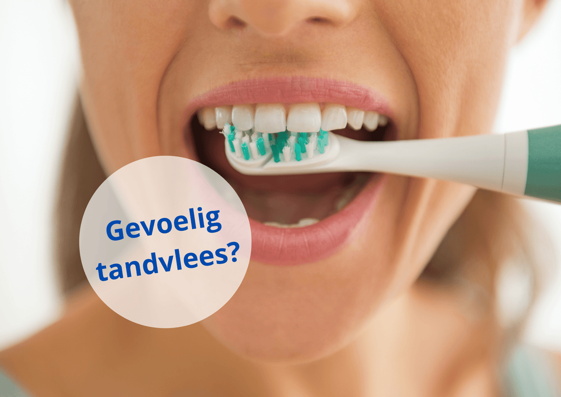 afbeelding van vrouw die haar tanden poetst met elektrische tandenborstel